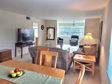 9861 Sunrise Lakes Blvd #310, Sunrise, FL 33322