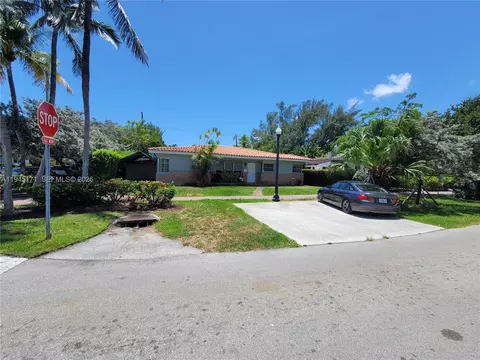 1300 Marseille Dr, Miami Beach, FL 33141