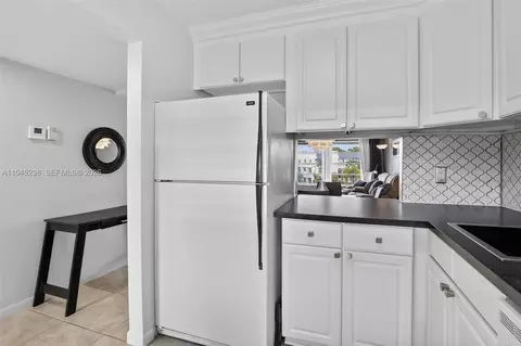 7897 Golf Cir Dr #307, Margate, FL 33063