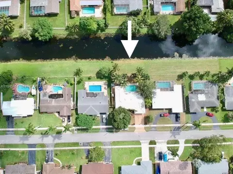 7470 NW 10th Ct, Plantation, FL 33313
