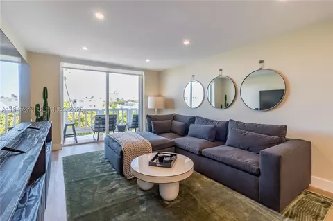 910 Michigan Ave #502, Miami Beach, FL 33139