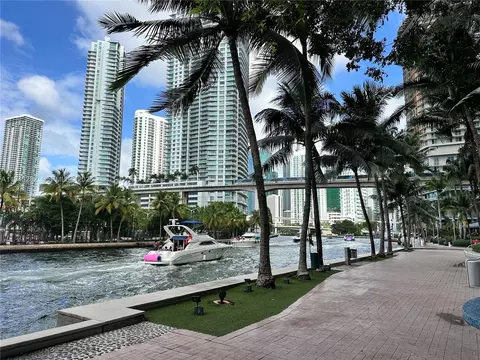 185 SW 7th St #3704, Miami, FL 33130