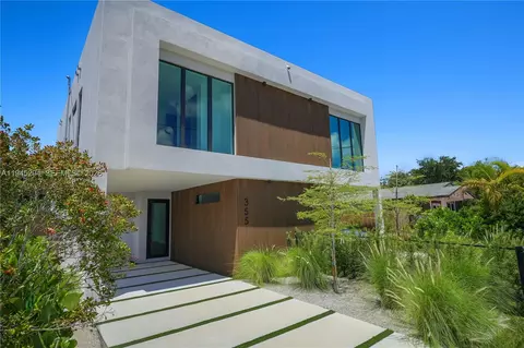 355 NW 50th St, Miami, FL 33127