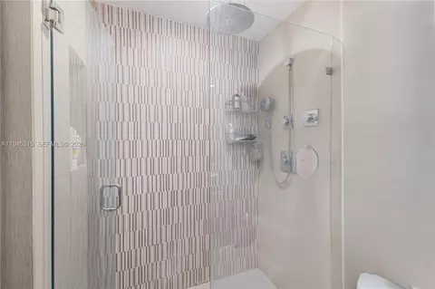 Bath - 60 SW 13th St #5012, Miami, FL 33130 photo 2 of 2