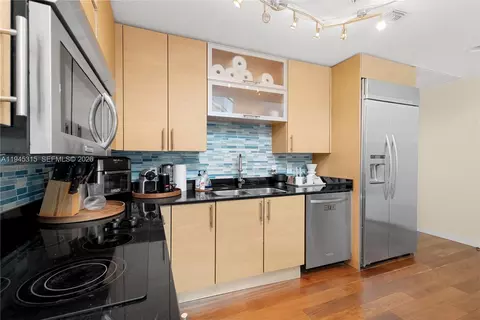 Kitchen - 60 SW 13th St #5012, Miami, FL 33130 photo 2 of 2