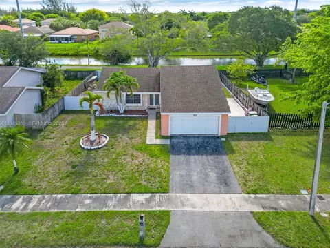 1747 N Goldeneye Ln, Homestead, FL 33035