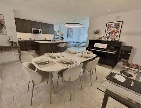 68 SE 6th St #903, Miami, FL 33131