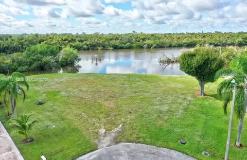 305 SE Camino Ct, Port St Lucie, FL 34952