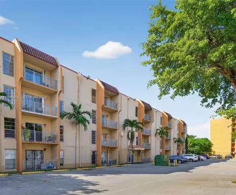 4841 NW 7th St #203-4, Miami, FL 33126