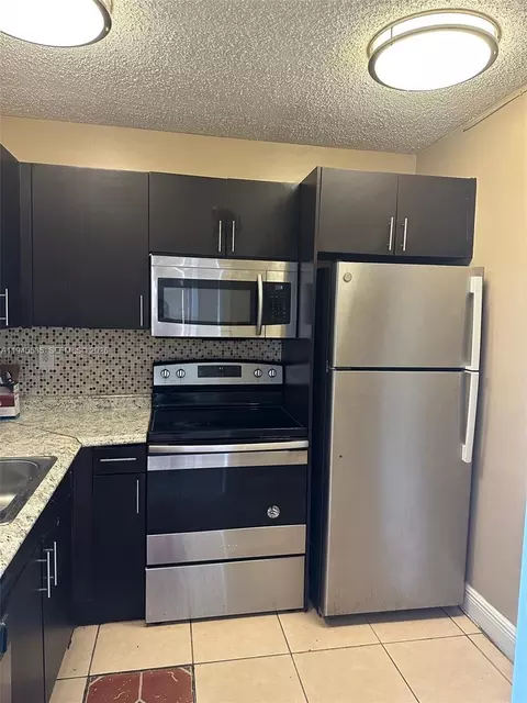 488 NW 165th St Rd #B-115, Miami, FL 33169