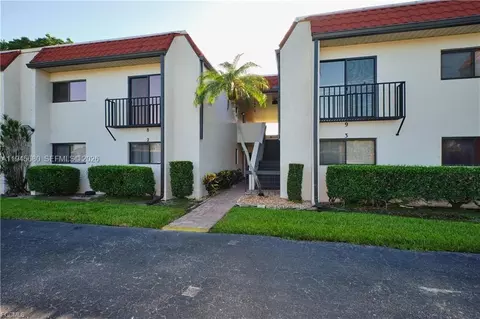 4728 Orange Grove Blvd # 3, North Fort Myers, FL 33903