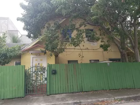 1245 NW 7th Ct, Miami, FL 33136