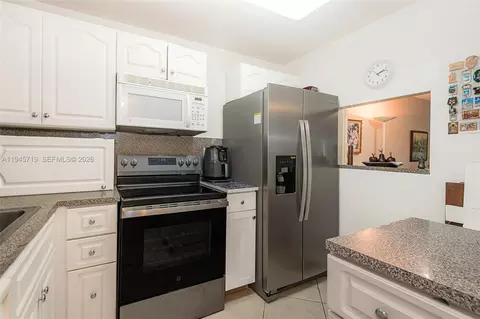 9660 Sunrise Lakes Blvd #202, Sunrise, FL 33322