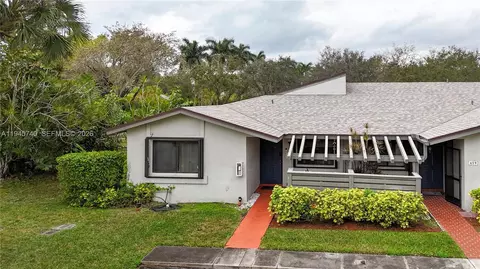 459 Lakeview Dr #1, Weston, FL 33326