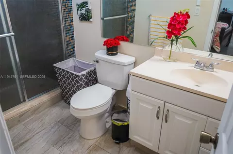 Bath - 1190 W 33rd St, Hialeah, FL 33012 photo 2 of 7