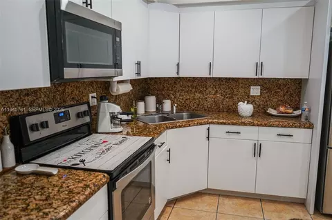 Kitchen - 1190 W 33rd St, Hialeah, FL 33012 photo 3 of 4