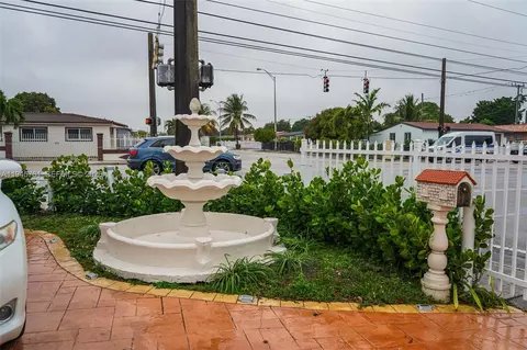 1190 W 33rd St, Hialeah, FL 33012