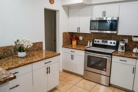 Kitchen - 1190 W 33rd St, Hialeah, FL 33012 photo 1 of 4