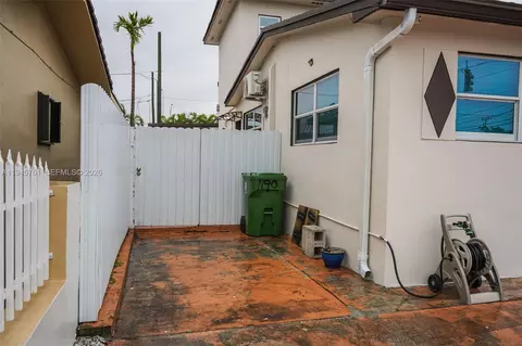 Exterior - 1190 W 33rd St, Hialeah, FL 33012 photo 5 of 10