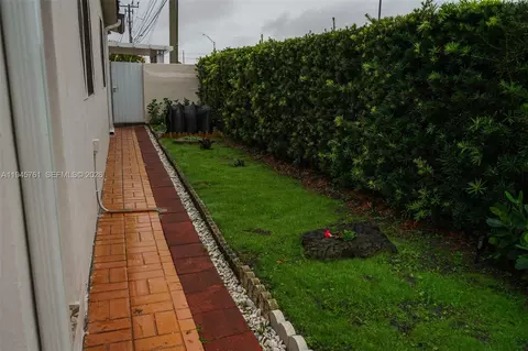 Exterior - 1190 W 33rd St, Hialeah, FL 33012 photo 4 of 10