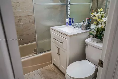 Bath - 1190 W 33rd St, Hialeah, FL 33012 photo 5 of 7