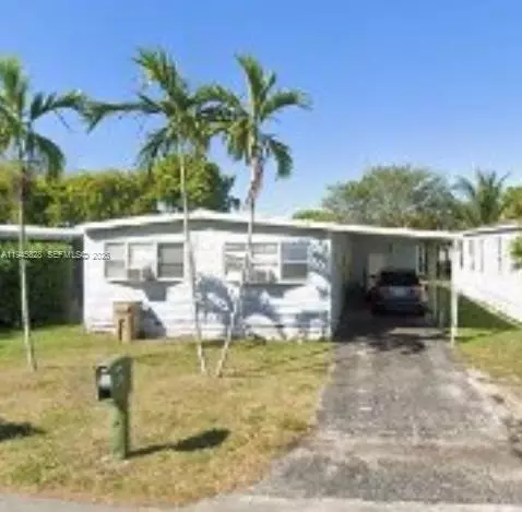 913 SW 131st Way, Davie, FL 33325