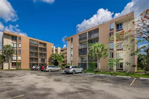 9150 Fontainebleau Blvd #402, Miami, FL 33172