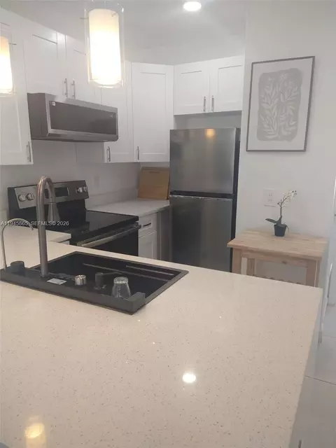600 Layne Blvd #122, Hallandale Beach, FL 33009