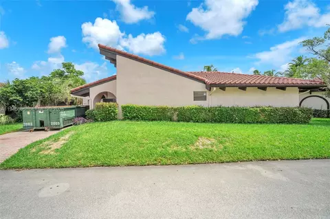 8221 Pine Dr #61, Tamarac, FL 33321