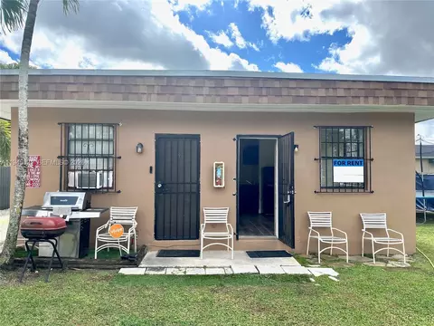 645 NW 1st St, Florida City, FL 33034
