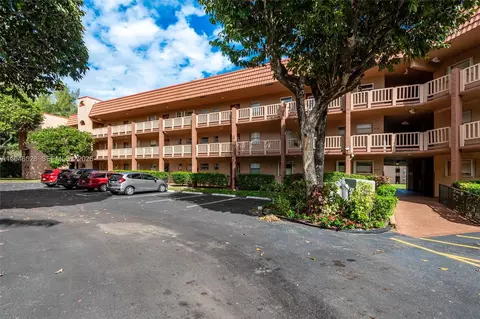 9881 NW Sunrise Lakes Blvd #106, Sunrise, FL 33322
