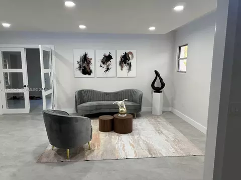 91 Glen Royal Pkwy, Miami, FL 33125