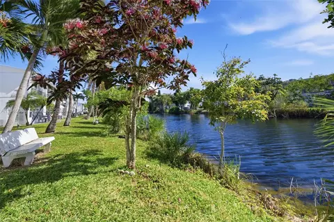 52 NE 204th St #6, Miami Gardens, FL 33179