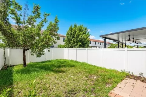 Exterior - 3326 W 112th St, Hialeah, FL 33018 photo 2 of 4