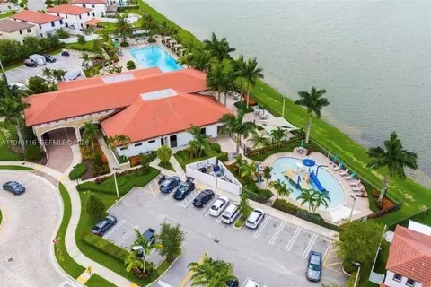View/Area - 3326 W 112th St, Hialeah, FL 33018 photo 2 of 3