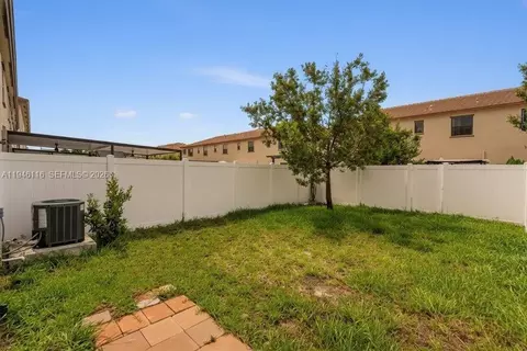 Exterior - 3326 W 112th St, Hialeah, FL 33018 photo 3 of 4