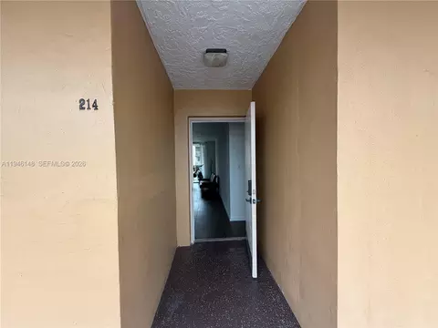 4320 Washington St #214, Hollywood, FL 33021