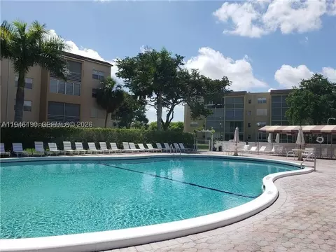 2821 Somerset Dr #400, Lauderdale Lakes, FL 33311
