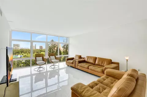 20100 W Country Club Dr #1005, Aventura, FL 33180