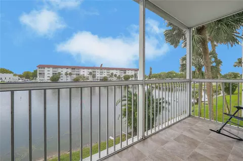 4751 NW 21st St #211, Lauderhill, FL 33313