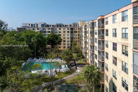 17890 W Dixie #302, Miami, FL 33160