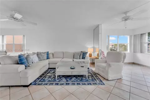 9721 Sunrise Lakes Blvd #201, Sunrise, FL 33322