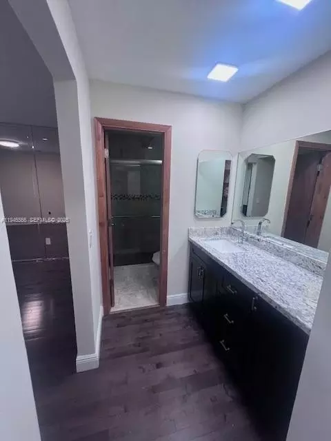 Bath - 20005 NE 3rd Ct #6, Miami, FL 33179 photo 2 of 3