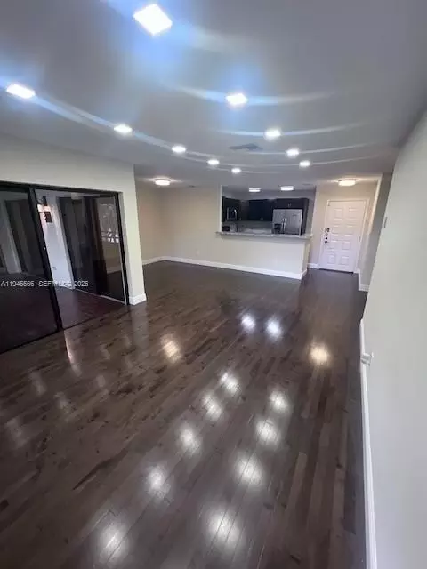 Living - 20005 NE 3rd Ct #6, Miami, FL 33179 photo 2 of 3