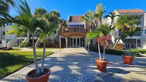 120 Lakeview Dr #113, Weston, FL 33326