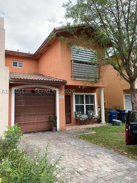 909 SW 6th Pl, Florida City, FL 33034