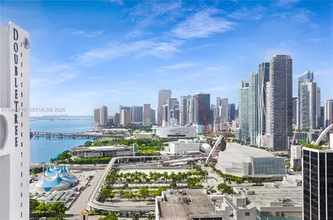1750 N Bayshore Dr #3210, Miami, FL 33132