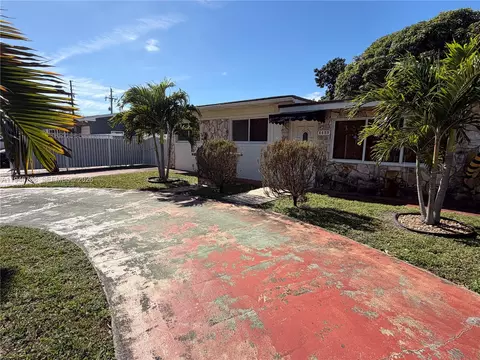 Exterior - 6090 W 5th Ln, Hialeah, FL 33012 photo 2 of 8