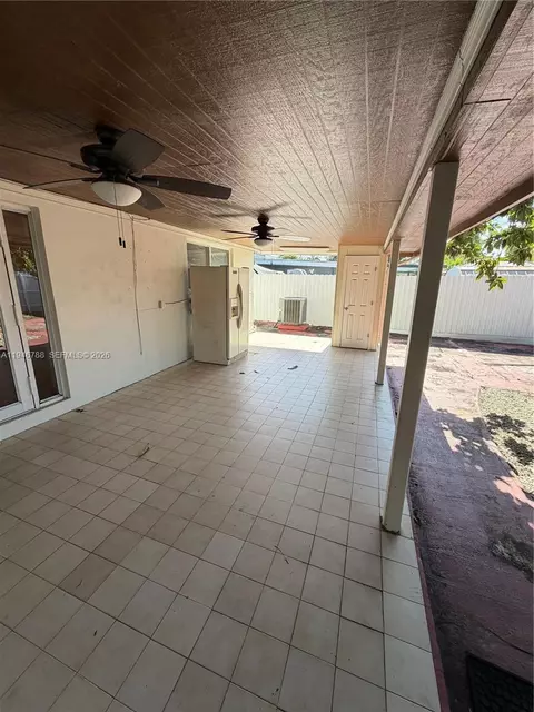 Exterior - 6090 W 5th Ln, Hialeah, FL 33012 photo 3 of 8