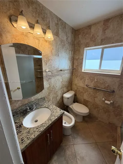 Bath - 6090 W 5th Ln, Hialeah, FL 33012 photo 2 of 3